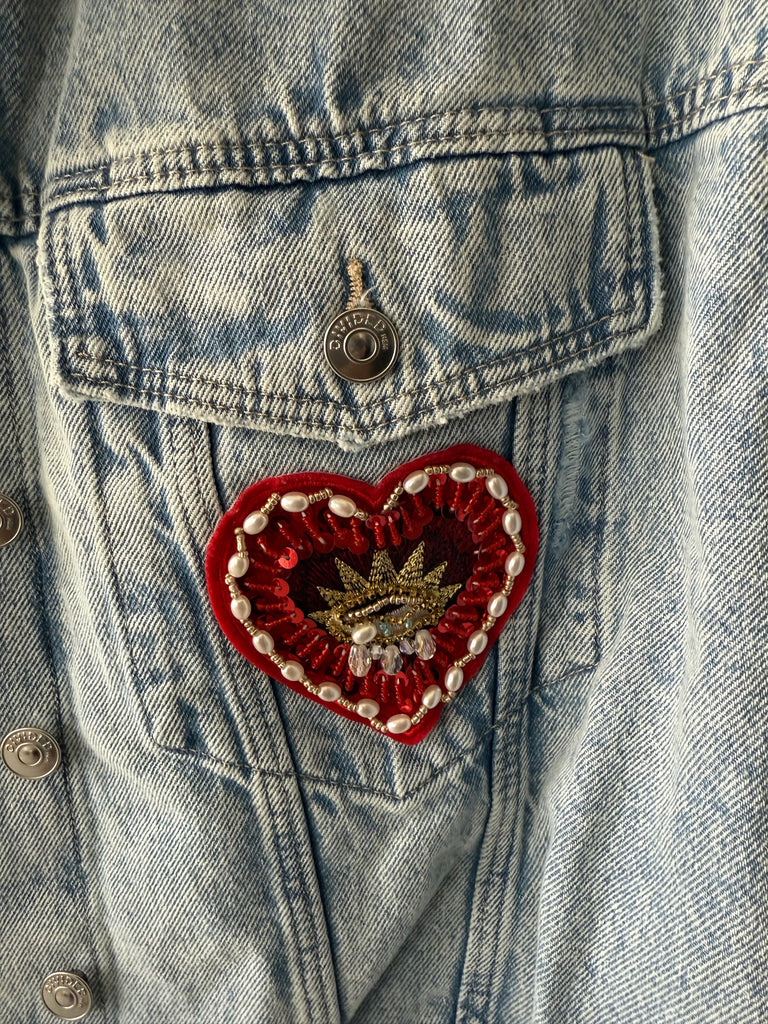 💥 Vintage Vibes Meet Bold Energy 💥