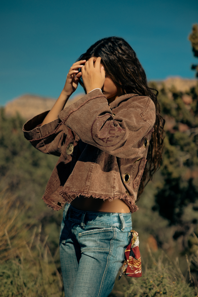 THE WANDERER CROPPED DENIM JACKET